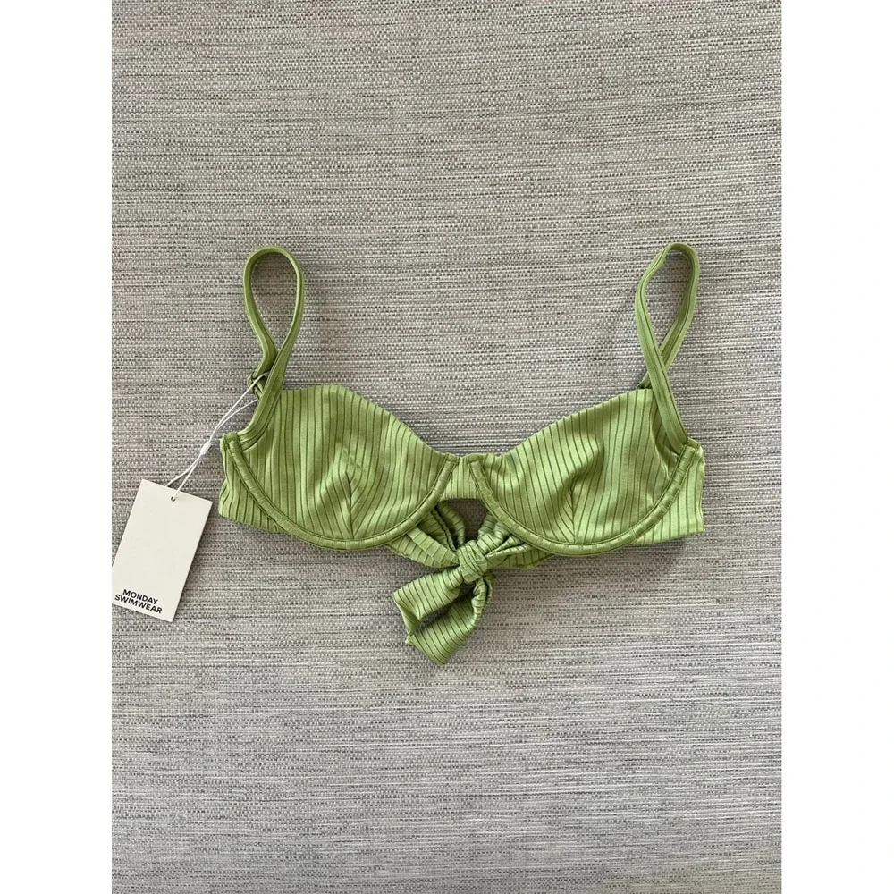 Monday Swimwear Capri Top Small Pear Green Wide‎ Rib Swim Underwire Bikini NWT